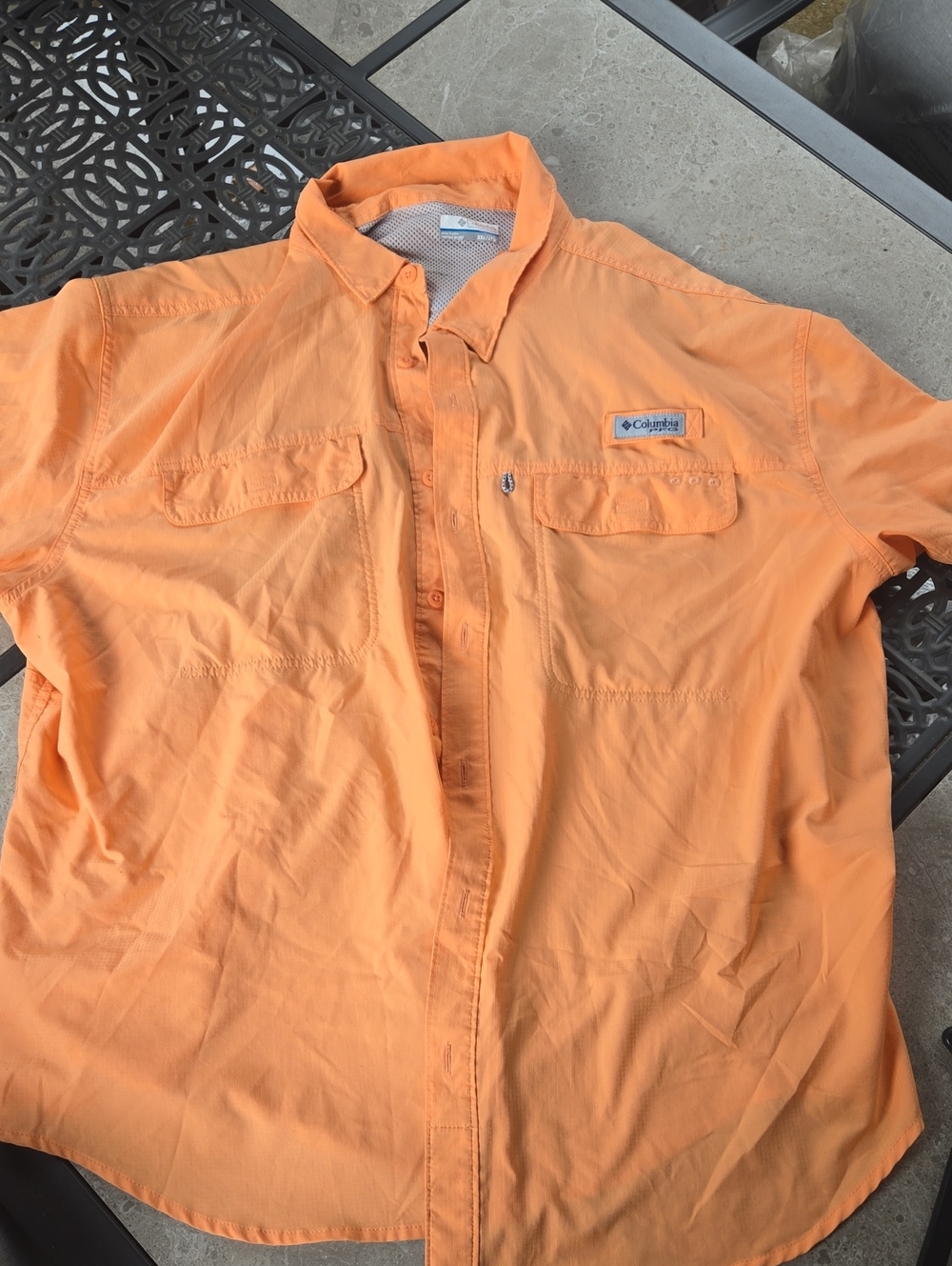 Columbia PFG short-sleeve fishing shirt features vented back panels